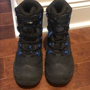 Boys size 2 Columbia snow/water boots